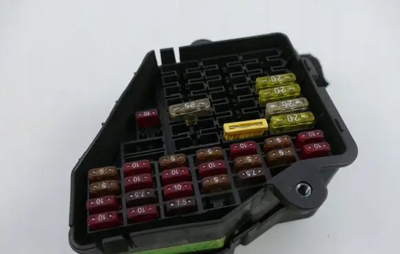 Audi A3 S3 8L Fuse box set