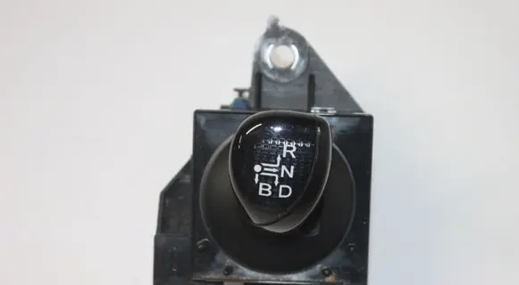 Toyota Auris 150 Gear shifter/selector 75C582