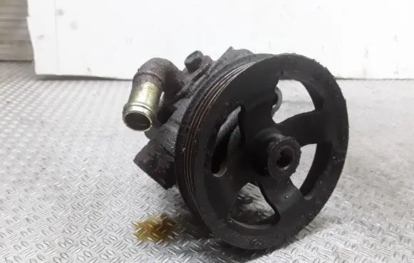 Toyota Corolla Verso AR10 Power steering pump