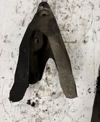 Volkswagen Transporter - Caravelle T5 Engine mounting bracket 7E0199370