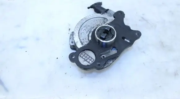 Volkswagen Polo V 6R Vacuum pump 03L145207
