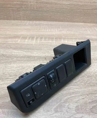 Nissan Note (E11) Wing mirror switch 684859U000 P10971