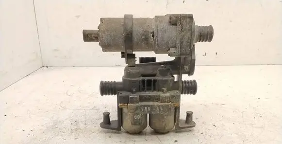 BMW 5 E39 Coolant heater control valve 8372004 1147412119