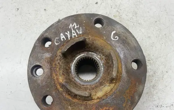 Rear wheel hub