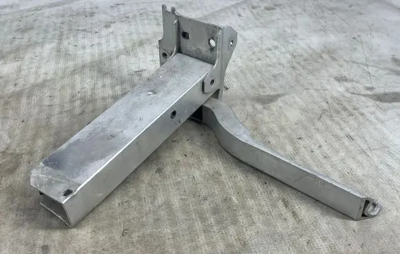 BMW 7 F01 F02 F03 F04 Radiator mount bracket 7186513 7158873 13232810