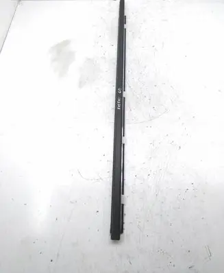 Nissan Qashqai+2 Rear door glass trim molding