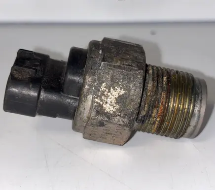 Nissan X-Trail T30 Fuel pressure sensor 89458 710101