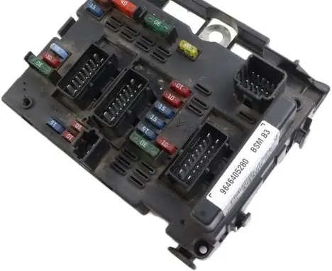 Peugeot 207 Fuse module 9646405280 20652494