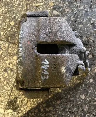 Volkswagen Touran I Front brake caliper