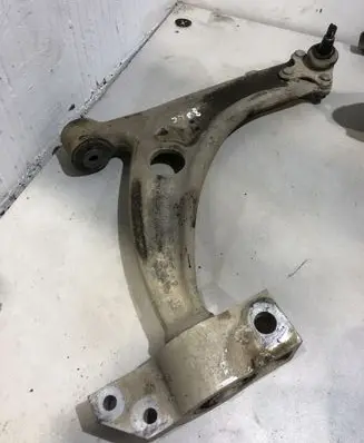 Volkswagen PASSAT B6 Front lower control arm/wishbone 3C04077153B