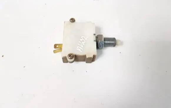 Subaru Impreza I Brake pedal sensor switch 05251aa01o