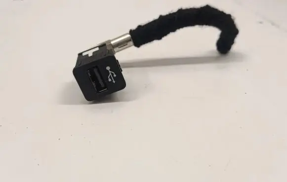 BMW 7 G11 G12 USB socket connector 9247708