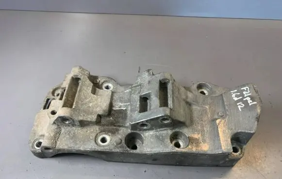 BMW 1 F20 F21 Engine mounting bracket 8506863 11168506863