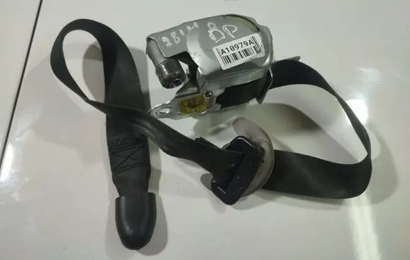 Hyundai i30 Front seatbelt 045445