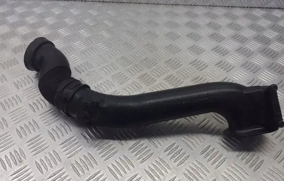 Opel Astra H Air intake duct part 55351756