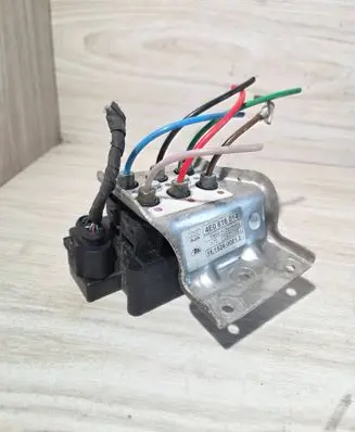 Audi A8 S8 D3 4E Air suspension valve block 4E0616014 040108 15152400013