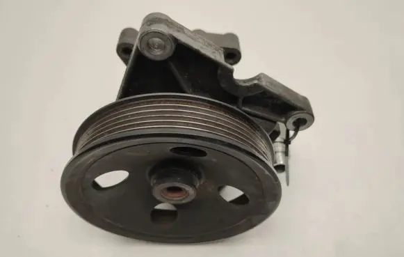 Mercedes-Benz E W211 Power steering pump A0044661401