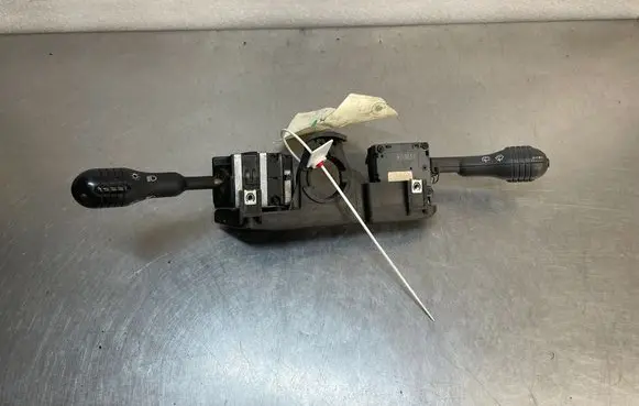 Renault Twingo I Tailgate/trunk/boot open switch