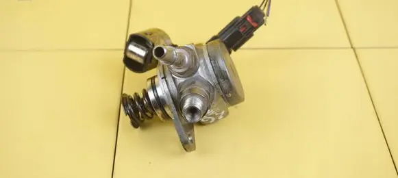 Opel Corsa E Fuel injection high pressure pump 2951000361 26SP32