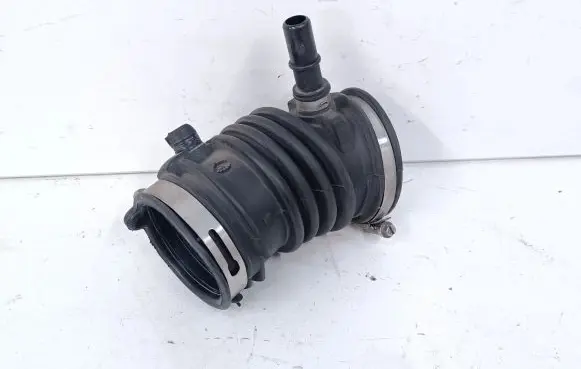 Ford Fusion II Air intake hose/pipe DS739R504BB
