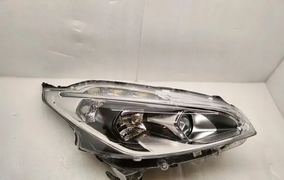 Peugeot 208 Headlight/headlamp