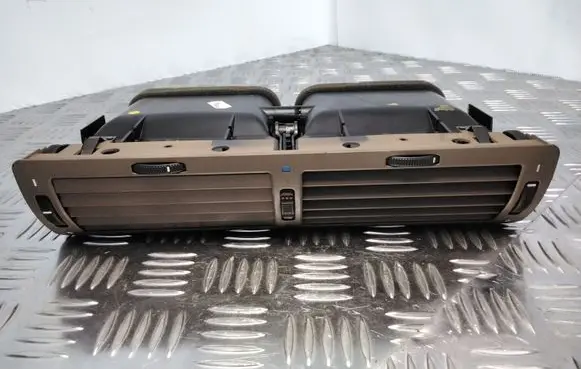 BMW 7 E38 Dash center air vent grill 8390111 8390383