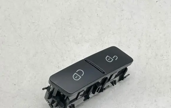 Mercedes-Benz C W204 Central locking switch button A2048706410 03151610