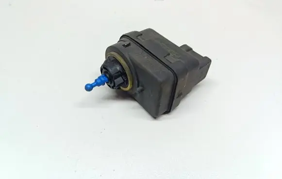 Headlight level adjustment motor