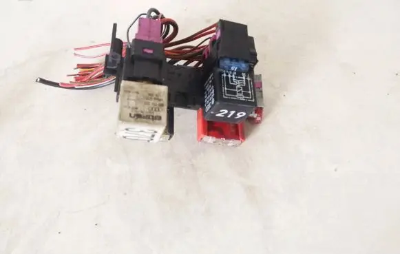 Volkswagen PASSAT B5 Fuse box set 8d0937503c