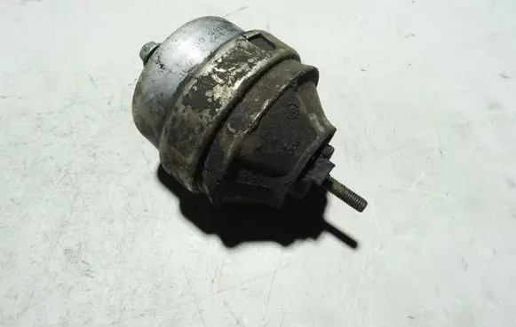 Volkswagen PASSAT B5 Engine mount bracket 8D0199379AE
