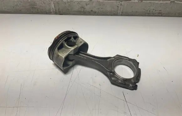 BMW 6 F06 Gran coupe Piston with connecting rod 7646892