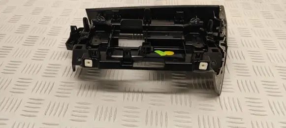 Peugeot 308 Radio/GPS head unit trim 9835257780