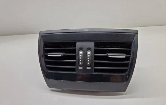 Rear air vent grill
