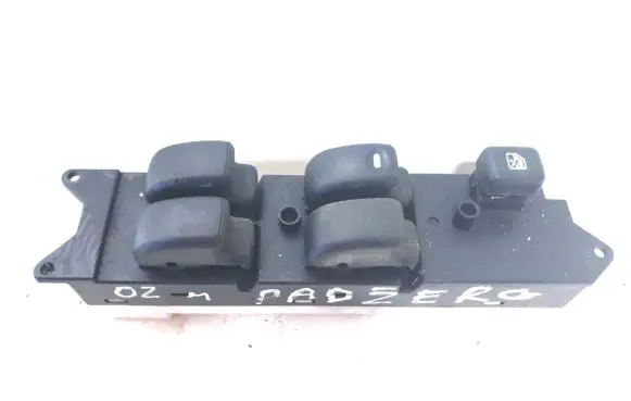 Mitsubishi Pajero Electric window control switch C8D-D251M