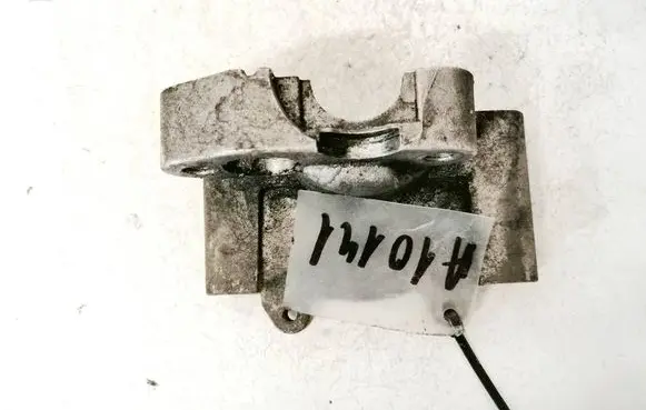 Engine mounting bracket