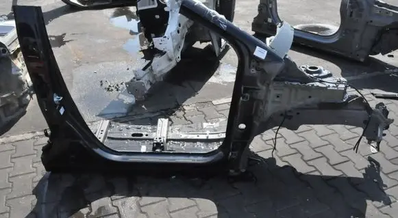 Toyota Yaris Pillar (middle) 