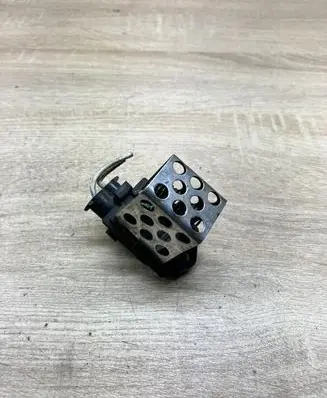 Renault Trafic I Coolant fan relay 8200045082