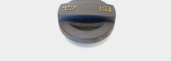 Volkswagen Golf VII Oil filler cap 04E103485