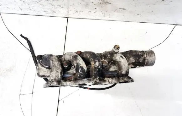 Nissan Sunny Intake manifold