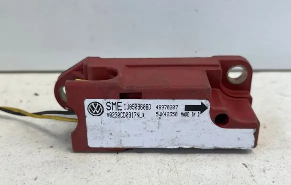 Volkswagen Golf IV Airbag deployment crash/impact sensor 1J0909606D 5WK42350 48970207