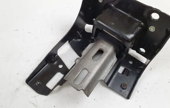 Peugeot 208 Engine mount bracket 9807450680 9810216980