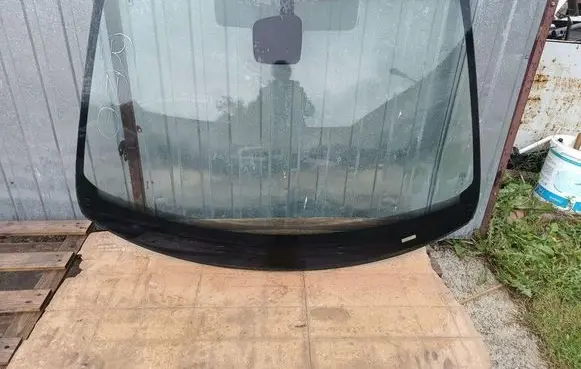 Peugeot 308 Front windscreen/windshield window 