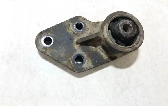 Jeep Cherokee Engine mount bracket