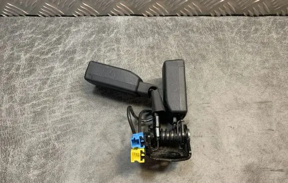 Mercedes-Benz A W176 Middle seatbelt (rear) A1768600469