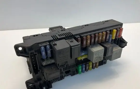 Mercedes-Benz E W211 Fuse module 2115453801 A2115453801