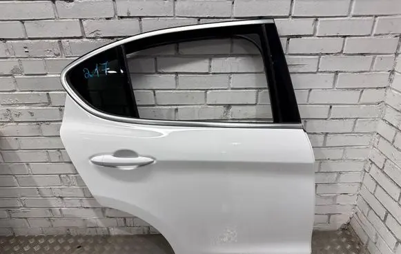 Alfa Romeo Stelvio Rear door