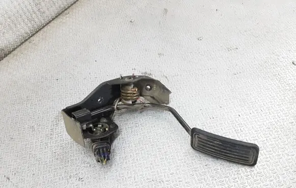 Toyota Avensis T250 Accelerator throttle pedal