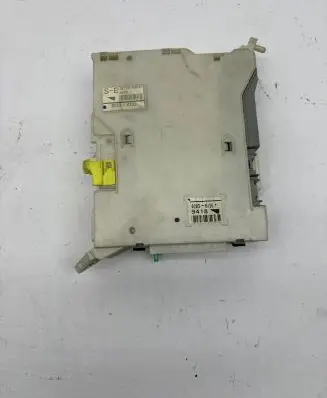 Lexus IS 220D-250-350 Fuse module 8273053050 6K130132