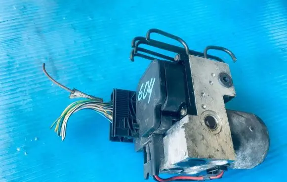 Volkswagen Transporter - Caravelle T4 ABS Pump 7D0614111D