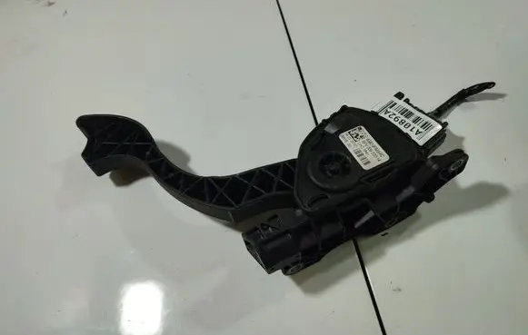 Ford Mondeo MK IV Accelerator throttle pedal 6G929F836RC